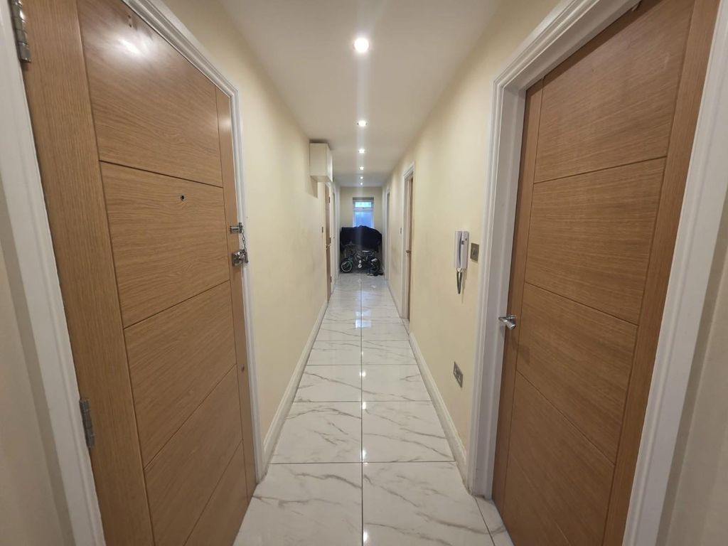 Property photo 3 of 15 Enterance Hallway.Jpg
