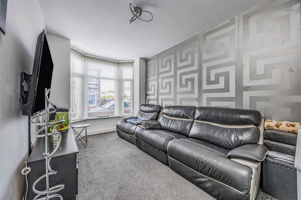 Property photo 3 of 22 64 Westbourne Road, Portsmouth-Small-Porticomarket