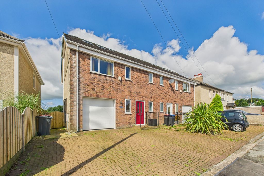 Property photo 1 of 32