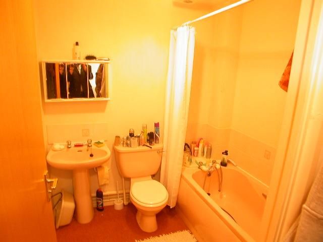 Property photo 3 of 5 107 Nicholson Grove Bathroom.Jpg