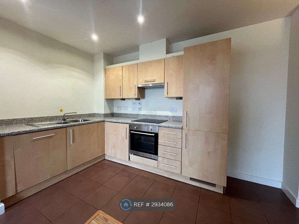 Property photo 3 of 11 Kitchen