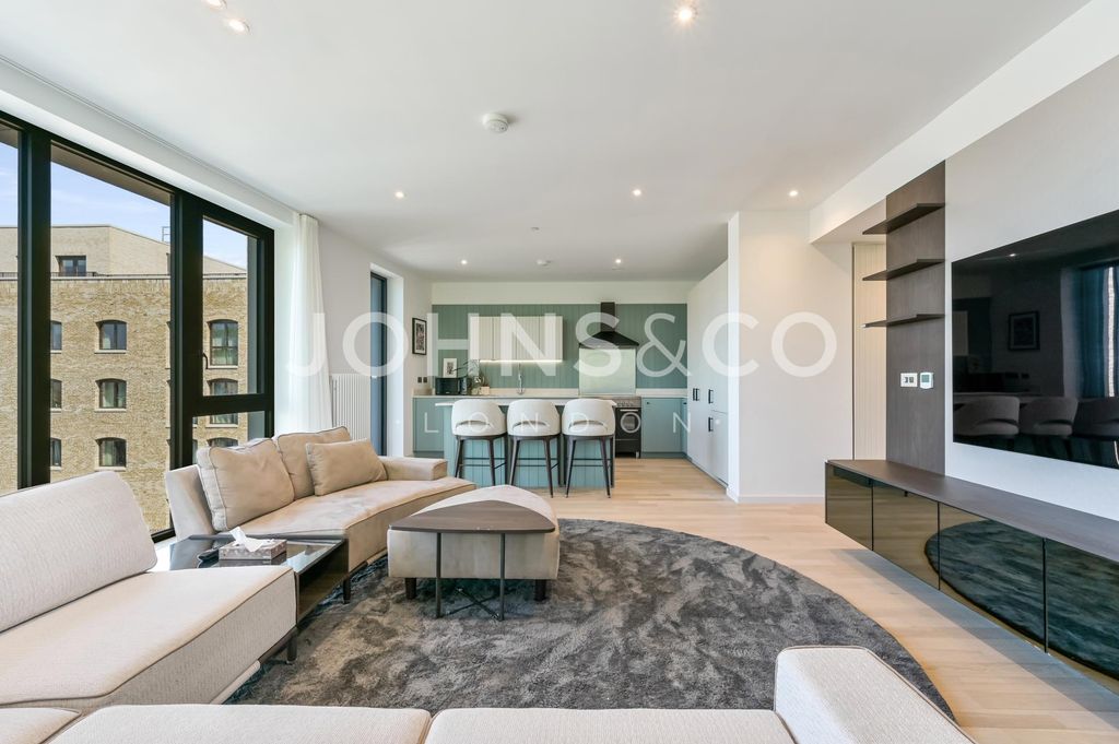 Property photo 3 of 18