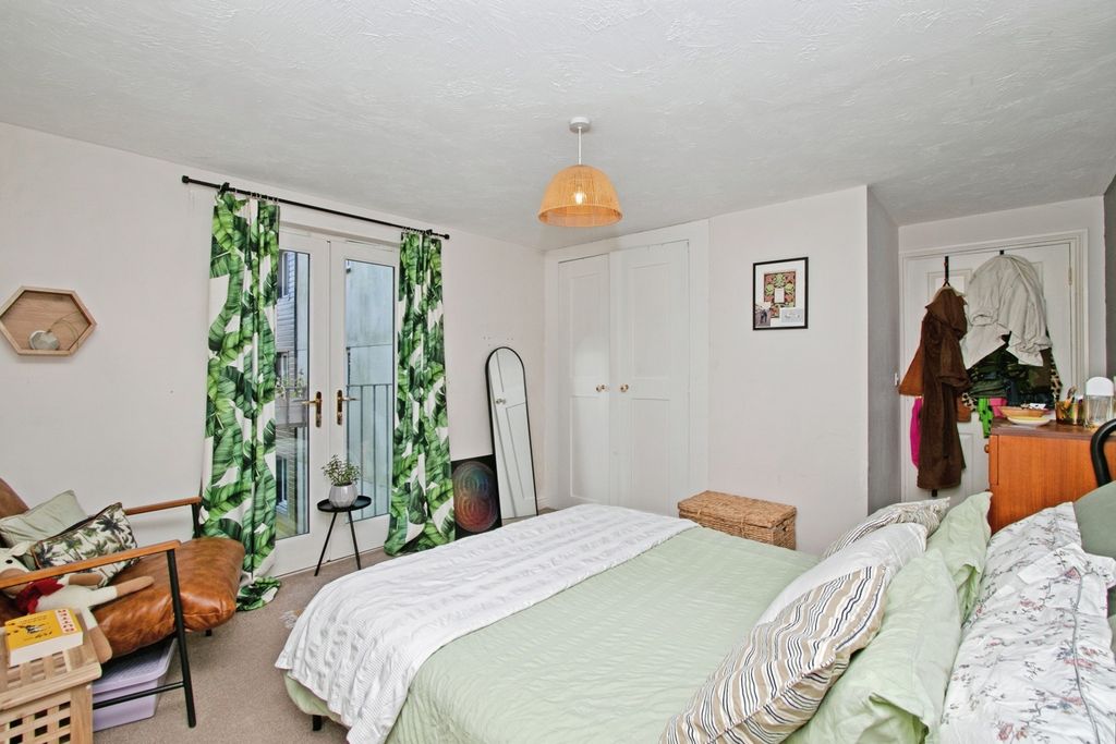 Additional image 13 of 2 bed flat for saleCalver Close, Penryn, Cornwall TR10