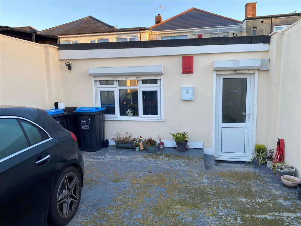 Property photo 1 of 18 Picture No. 01