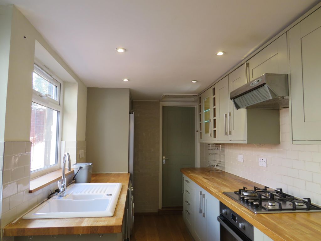 Property photo 2 of 7 Kitchen