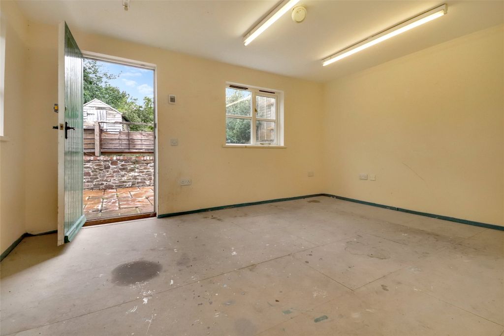 Property photo 3 of 7 Picture No. 06