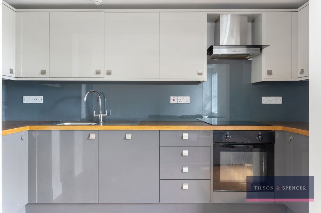 Property photo 3 of 15 Kitchen