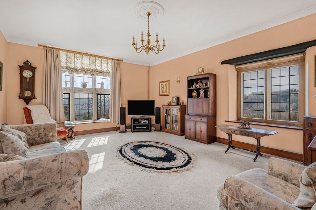 Property photo 3 of 33