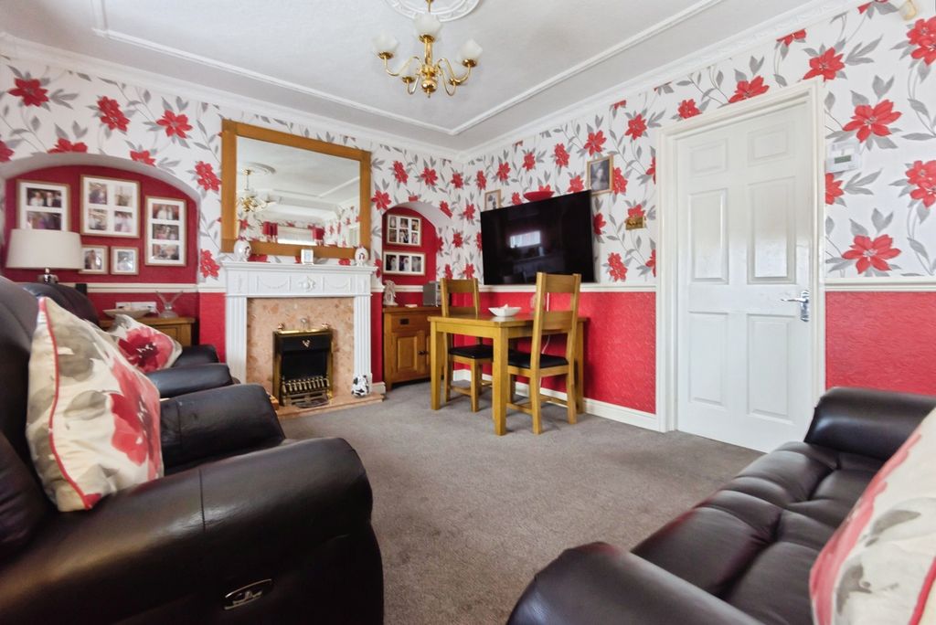 Property photo 3 of 17 Photo