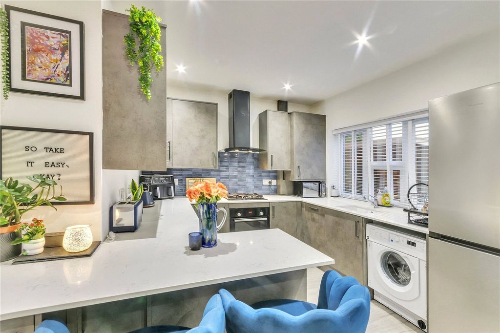 Property photo 2 of 13 Picture No. 21