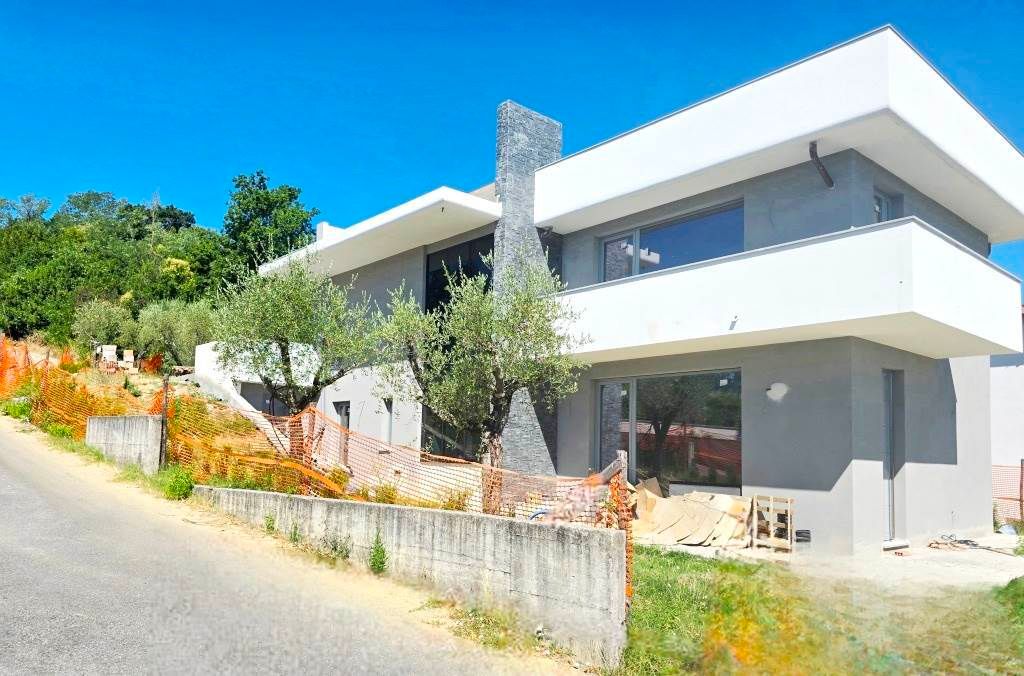 Property photo 2 of 30