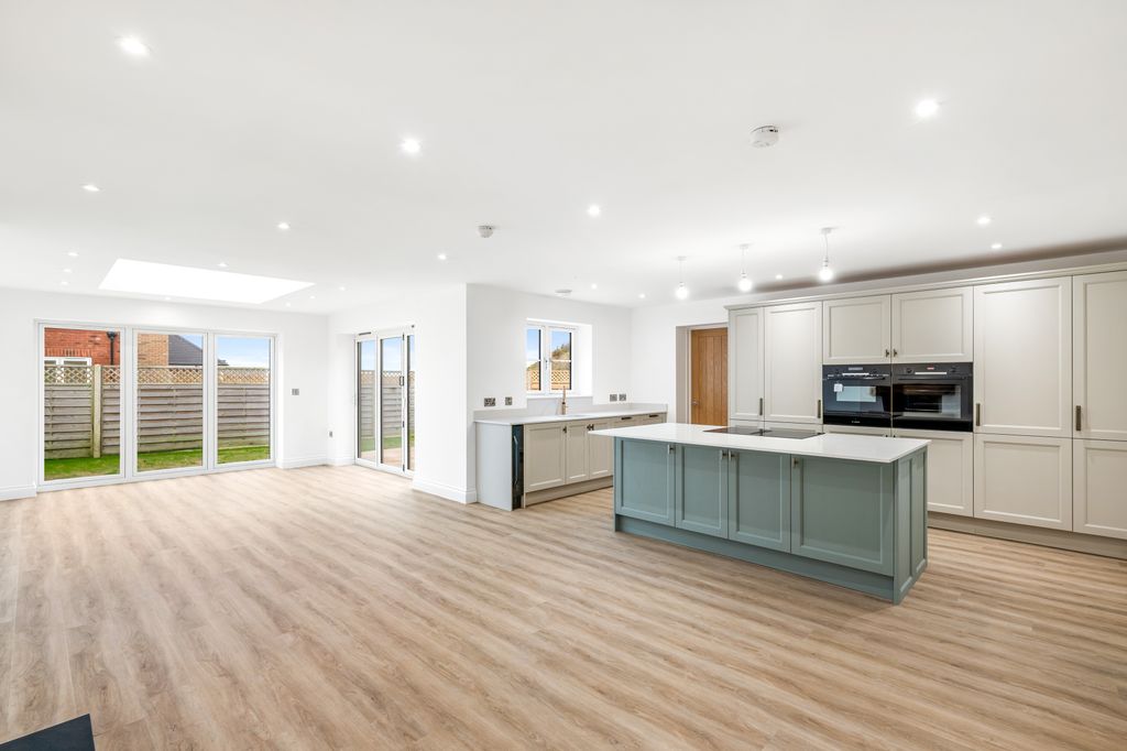 Property photo 1 of 32