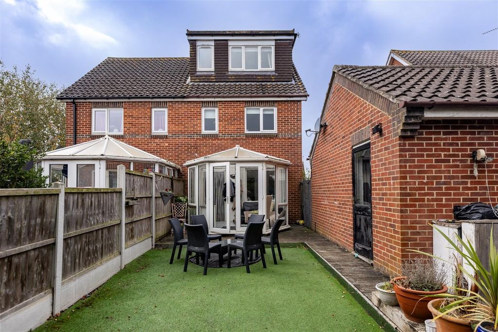 Property photo 3 of 28 2 Brookfield (24).Jpg