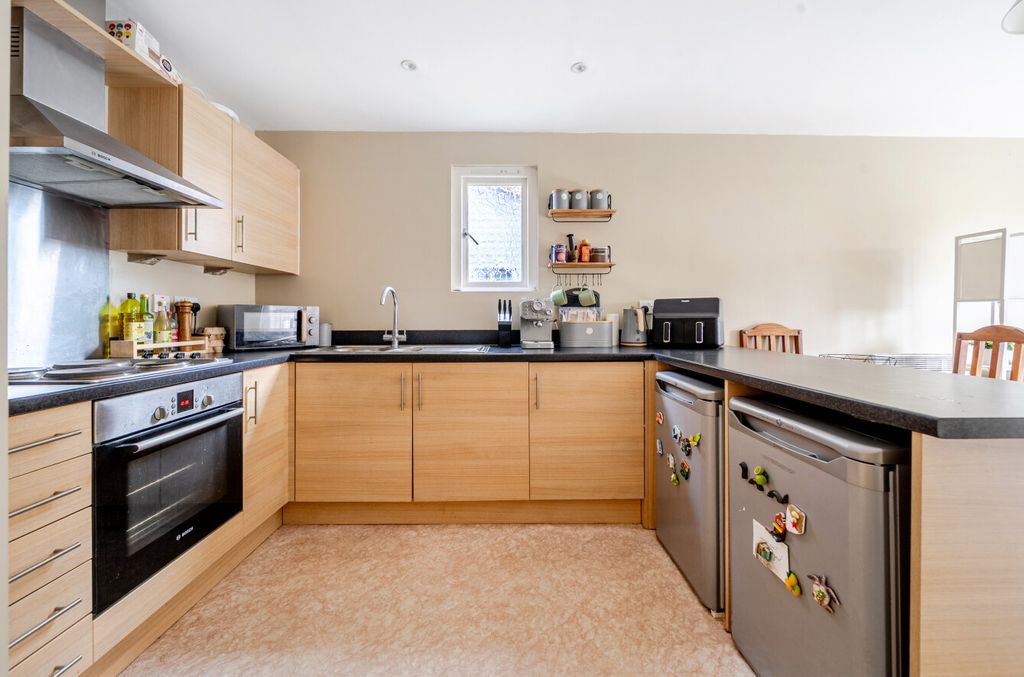 Property photo 2 of 10 1408781-7-698c679...