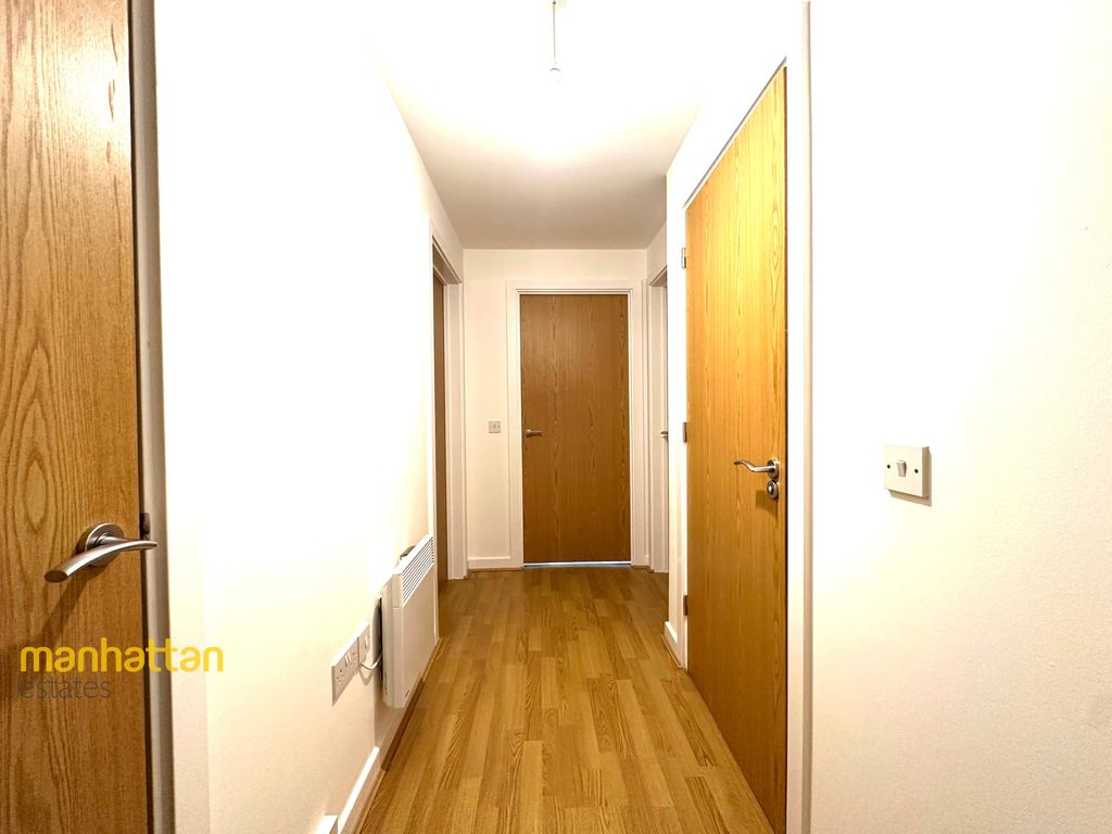 Property photo 2 of 11 Hallway