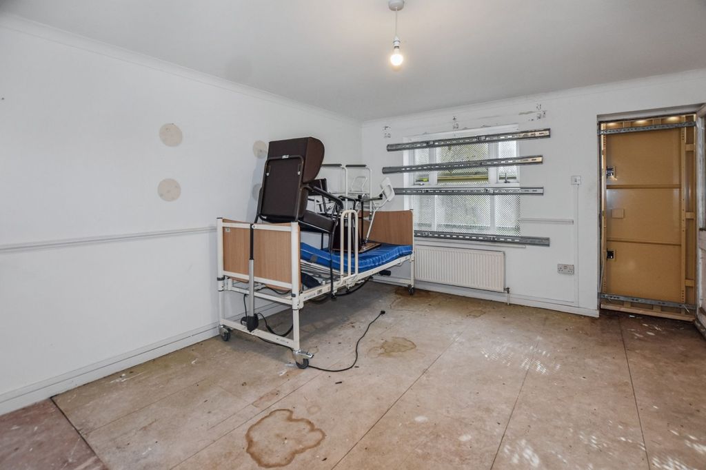 Property photo 3 of 19 17 Cranberry Lane, Canning Town, London, E16 4Pd