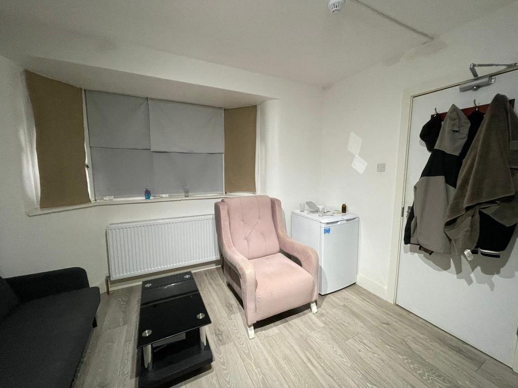 Property photo 1 of 4 Photo 4