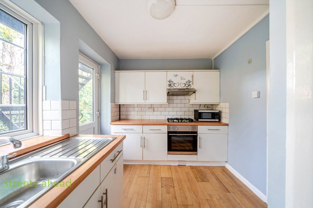 Property photo 2 of 15 Picture No. 25