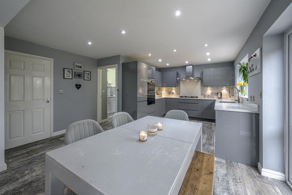 Property photo 2 of 31