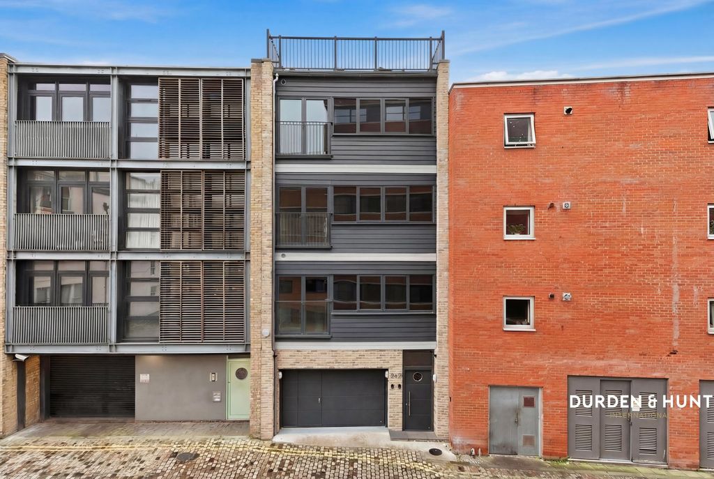 Property photo 1 of 33