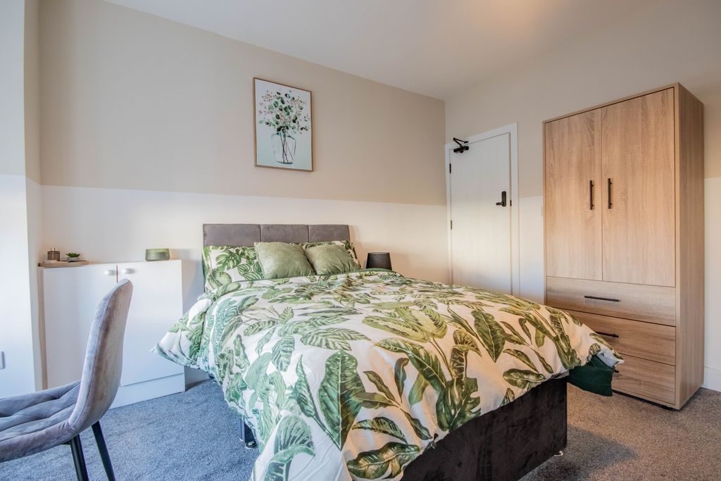 Property photo 1 of 11 E-2