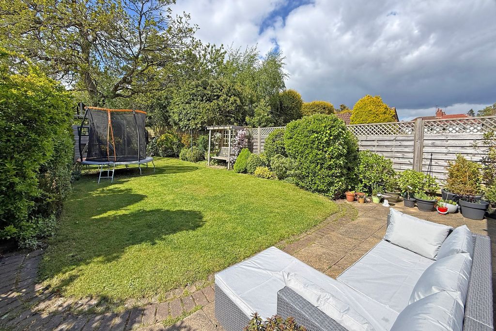 Property photo 2 of 28
