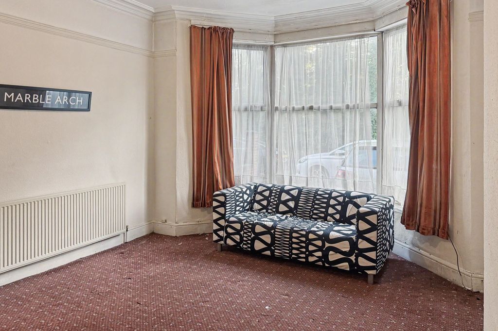 Property photo 2 of 22 120 Yardley Wood Road, Birmingham B13 9Je