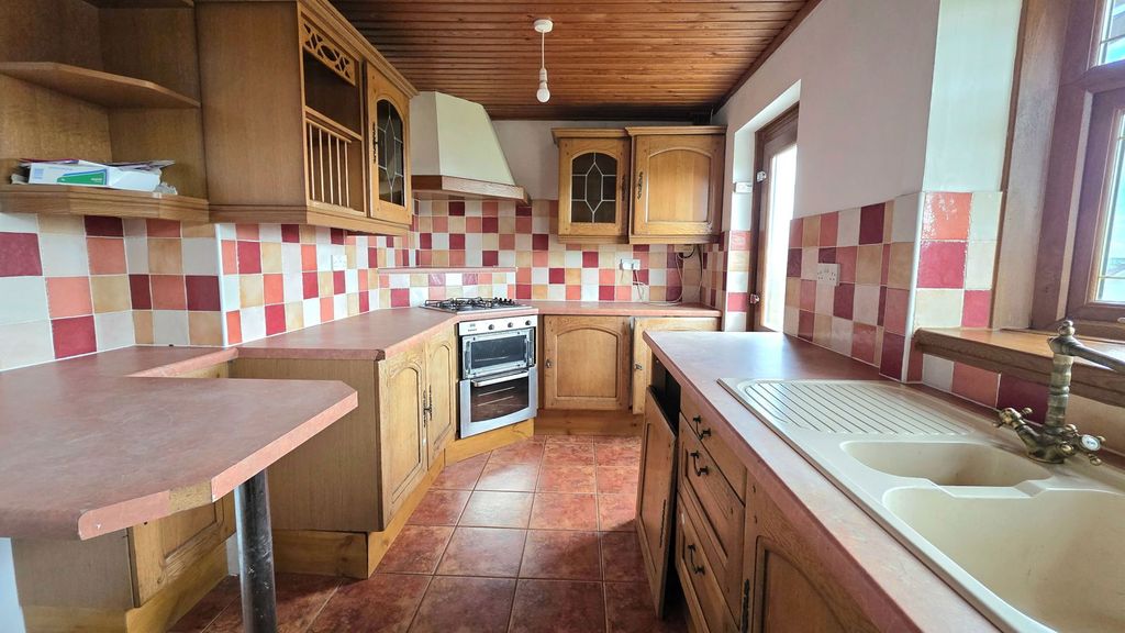 Property photo 3 of 27