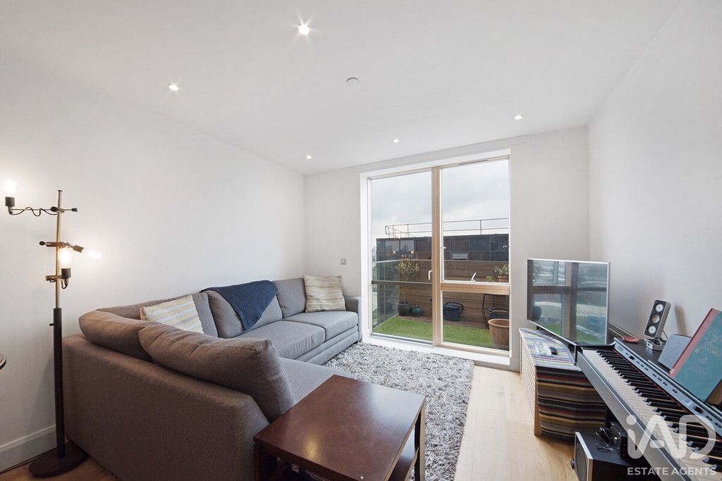 Property photo 2 of 11