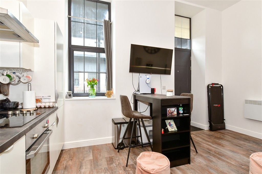 Property photo 1 of 7 Kitchen/ Living Area