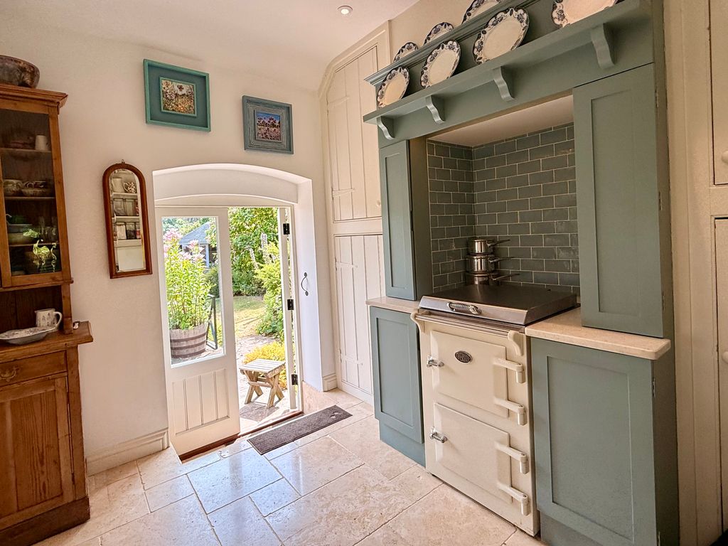 Property photo 3 of 13 Kitchen
