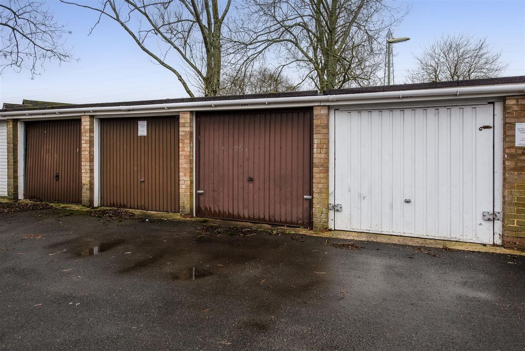 Property photo 3 of 22 Ph1_6355568 .Jpg