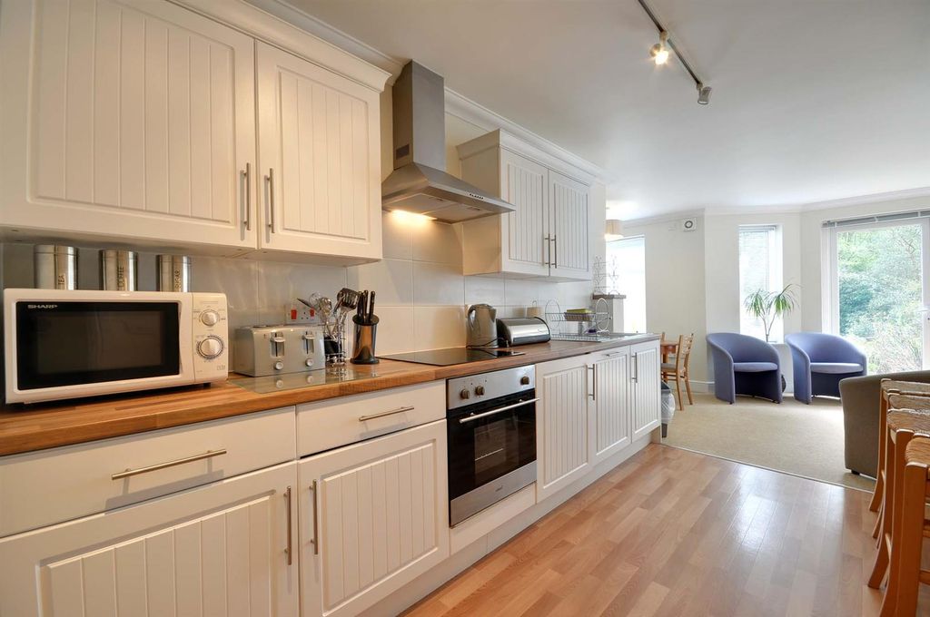 Property photo 1 of 13 Kitchen 2 Copy.Jpg