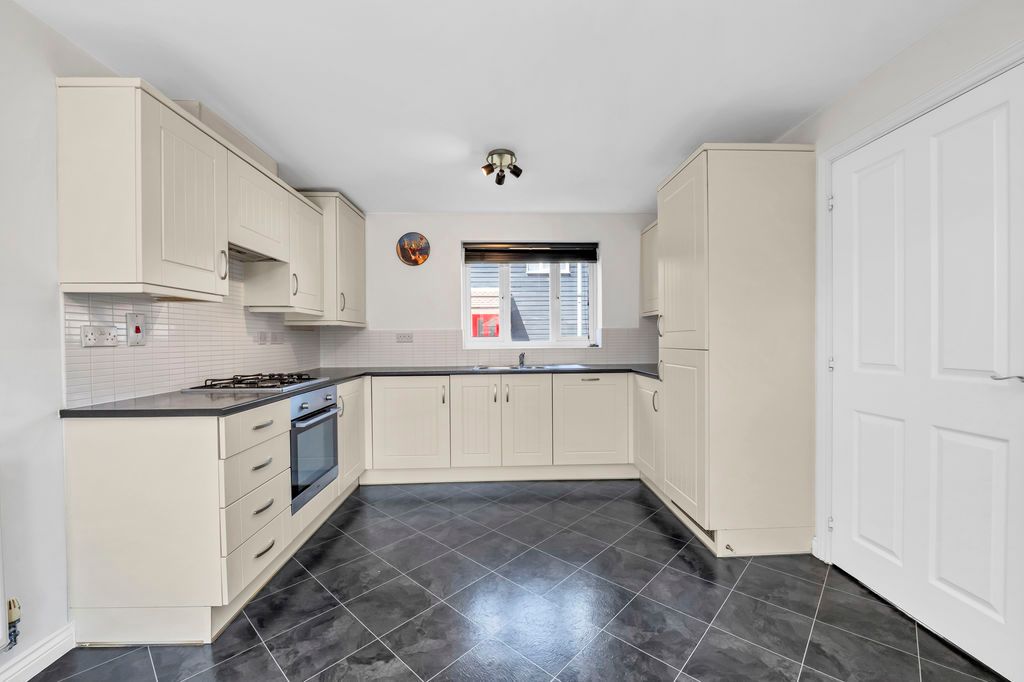 Property photo 3 of 13 Kitchen