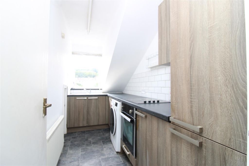 Property photo 2 of 6 Kitchen