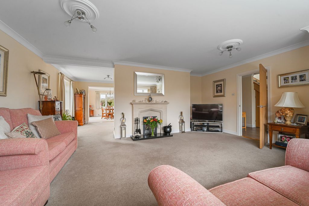 Property photo 2 of 43 Sunnymead-Living (4)