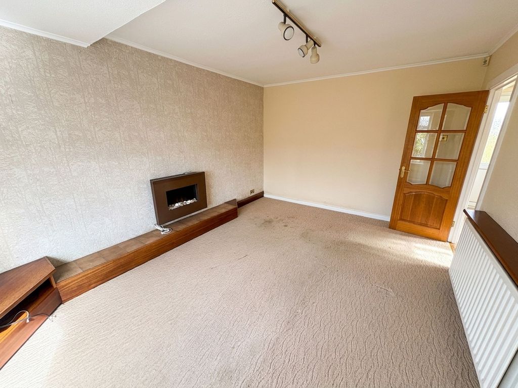 Property photo 2 of 25