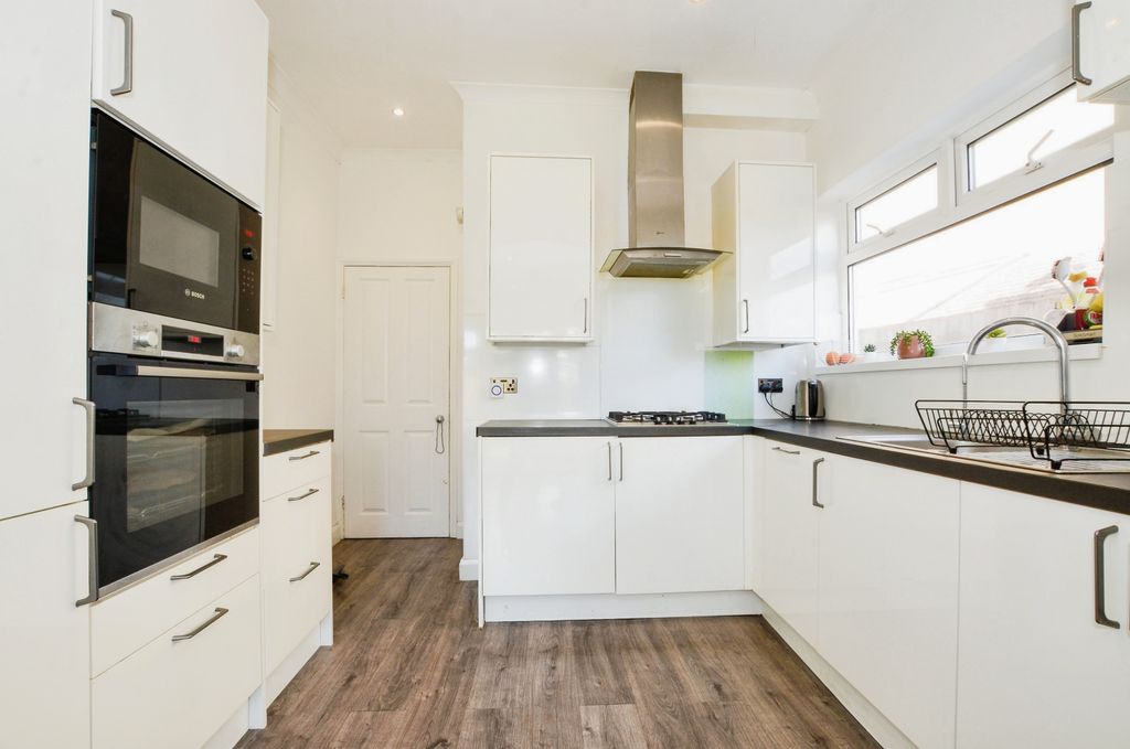 Property photo 3 of 16 Kitchen