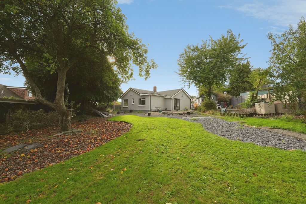 Property photo 2 of 22