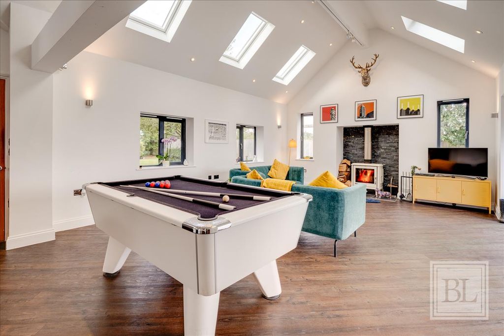 Property photo 2 of 34