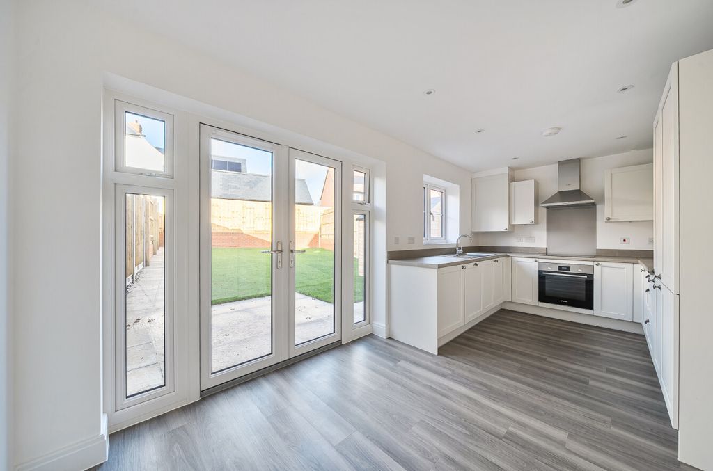 Property photo 2 of 18 1388524-17-693983...