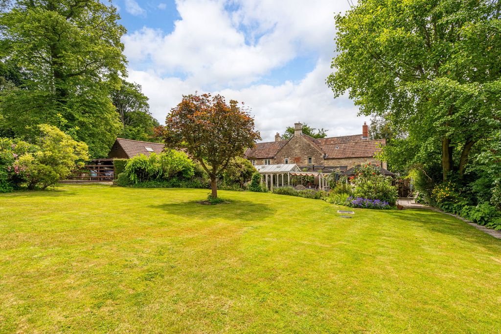 Property photo 3 of 23