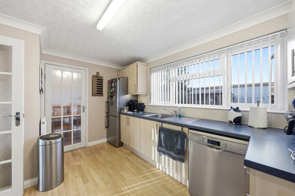 Property photo 2 of 25