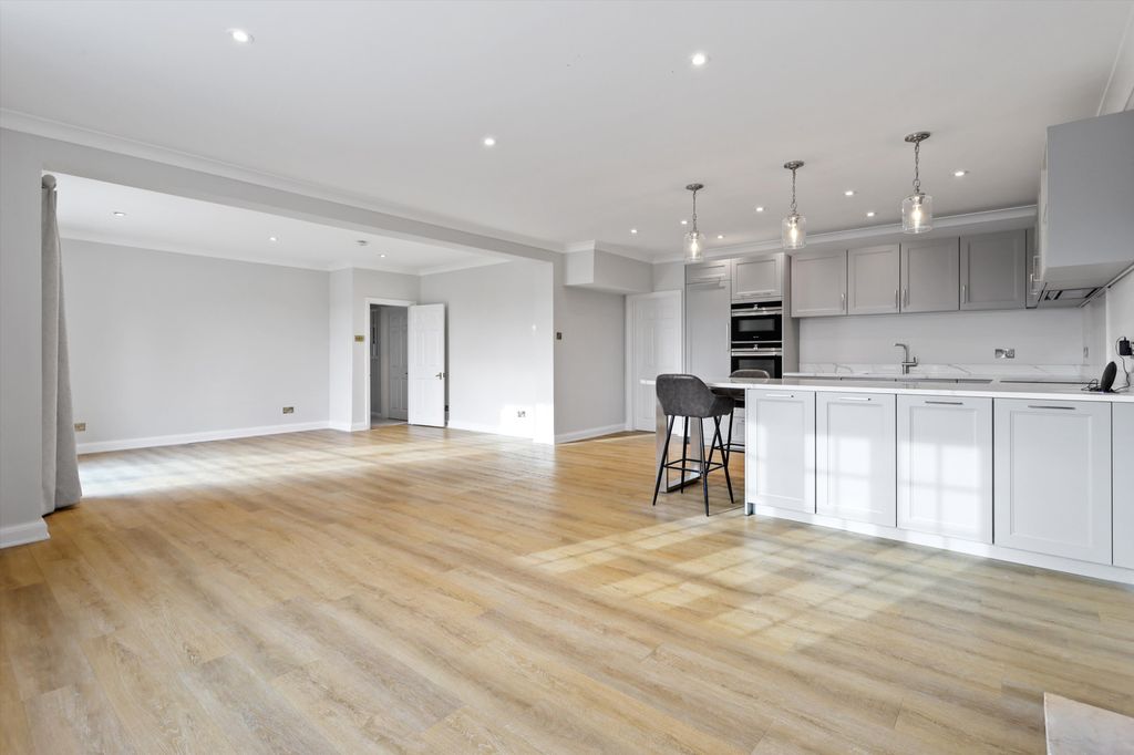 Property photo 3 of 18 Image