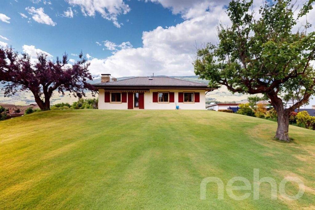 Property photo 3 of 13