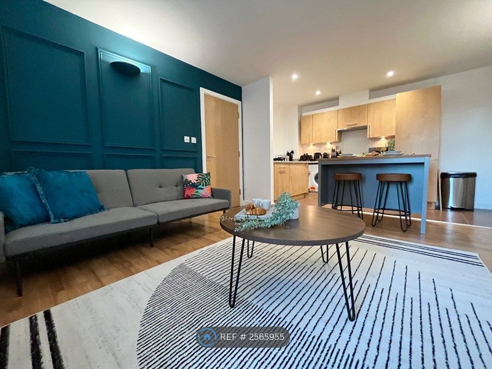 Property photo 1 of 10 Living / Dining Area
