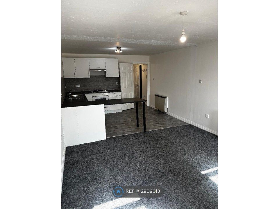 Property photo 3 of 13 Lounge Kitchen