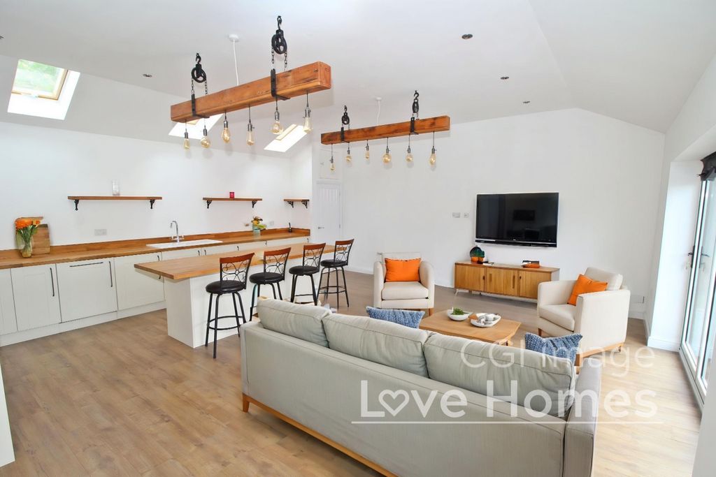 Property photo 2 of 12 5185981