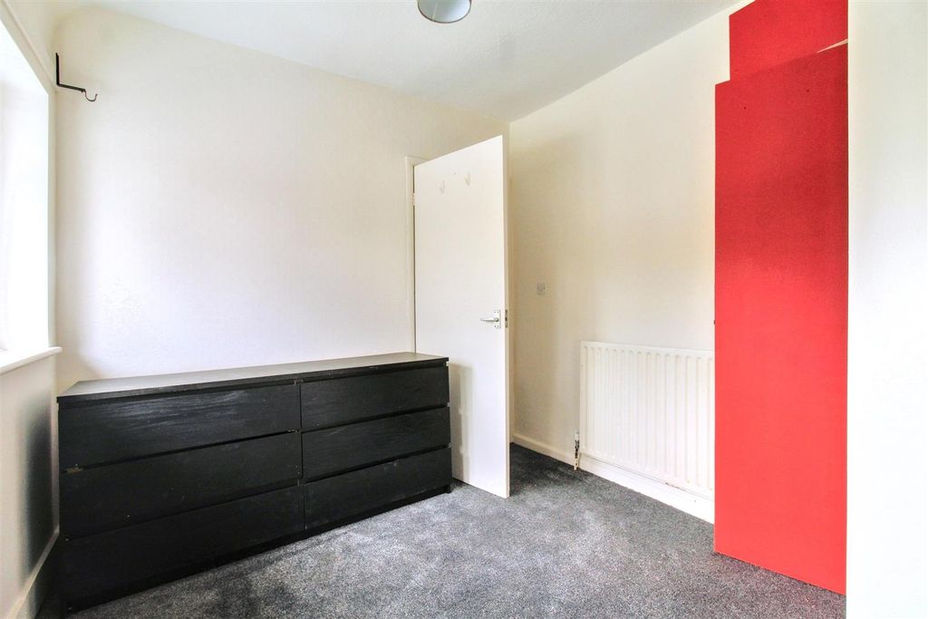 Property photo 2 of 16 Bed 2 (1).Jpg