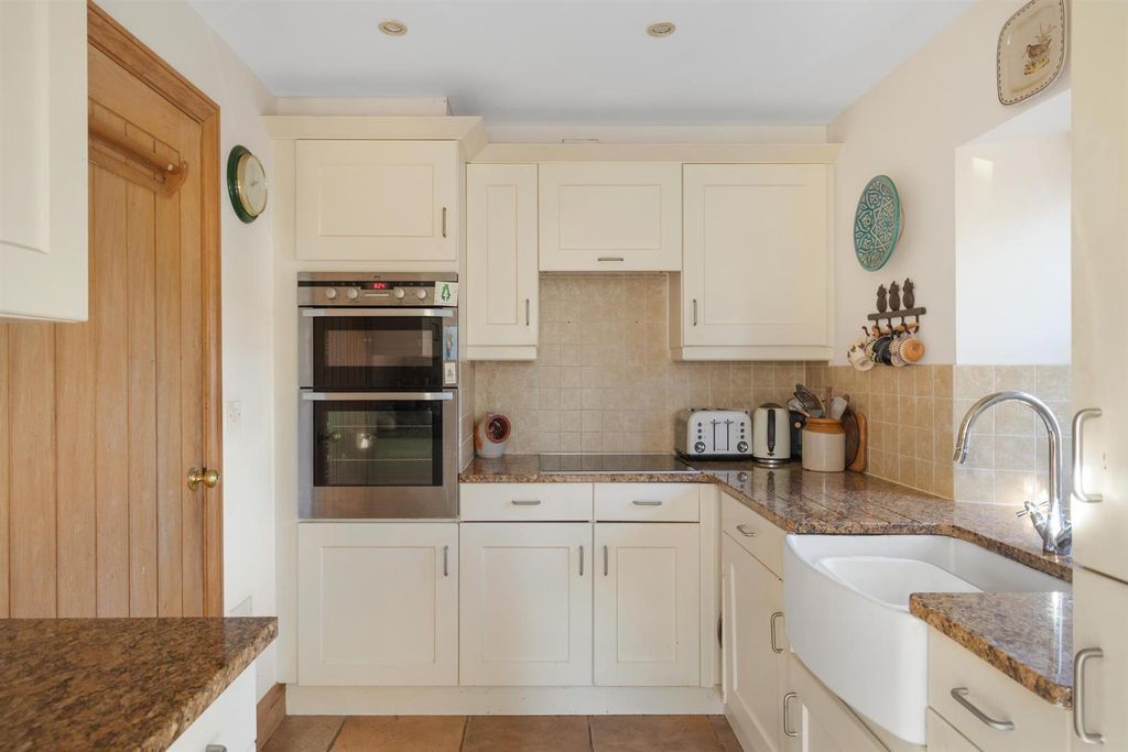 Property photo 3 of 20 Kitchen
